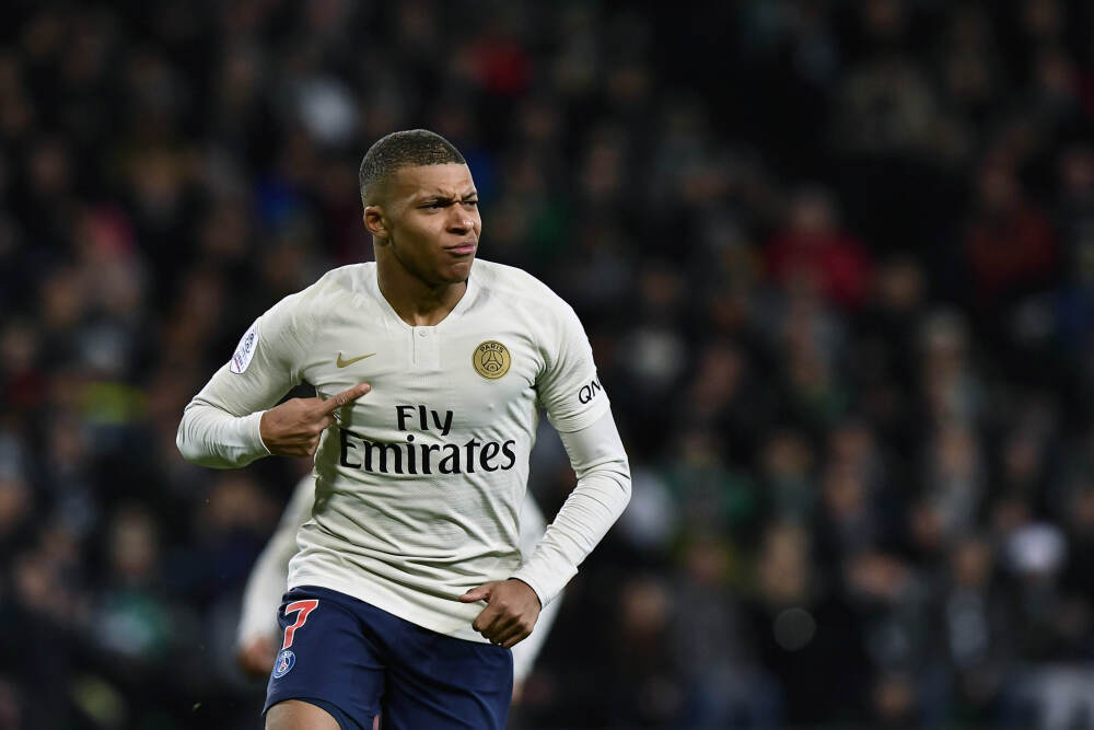 注意尺度！凯塞多铲倒卡马拉，裁判没有出牌